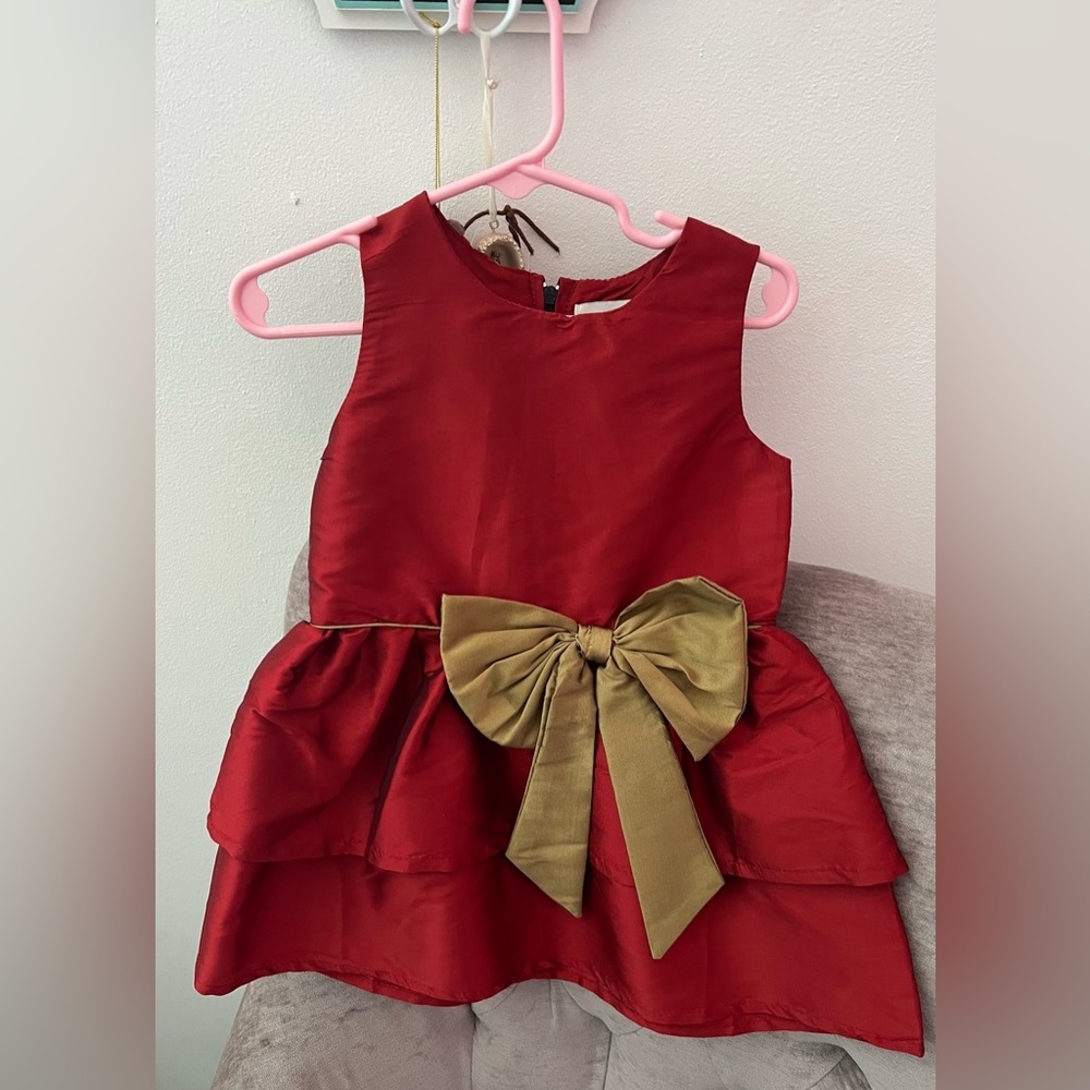 Size says 4 years old but is off. More like a 18 months old.